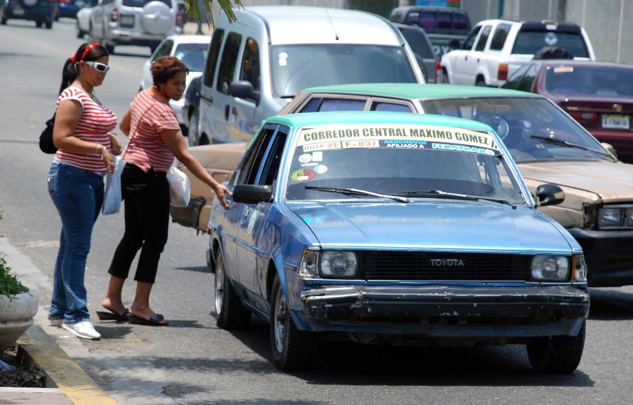 Medina aboga por una solución público-privada al transporte público