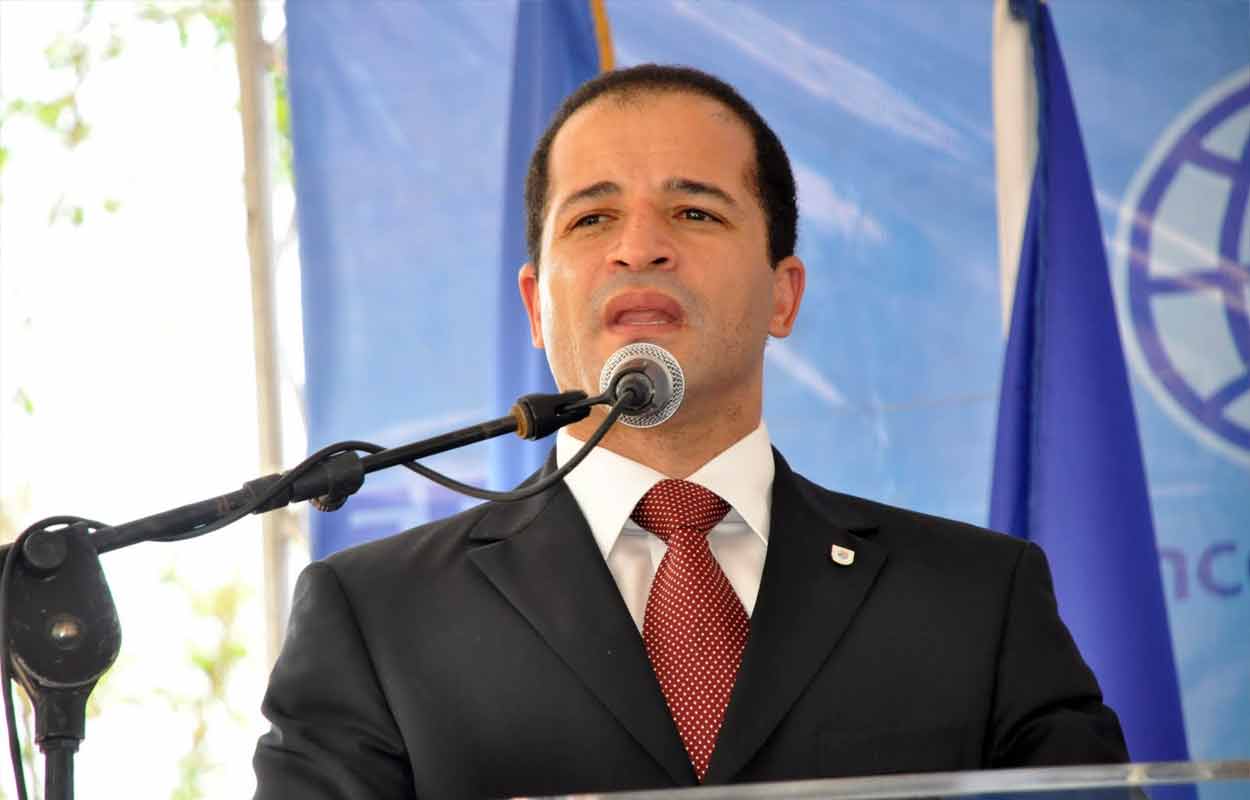 Proponen designar el nombre de Juan de los Santos a una estación